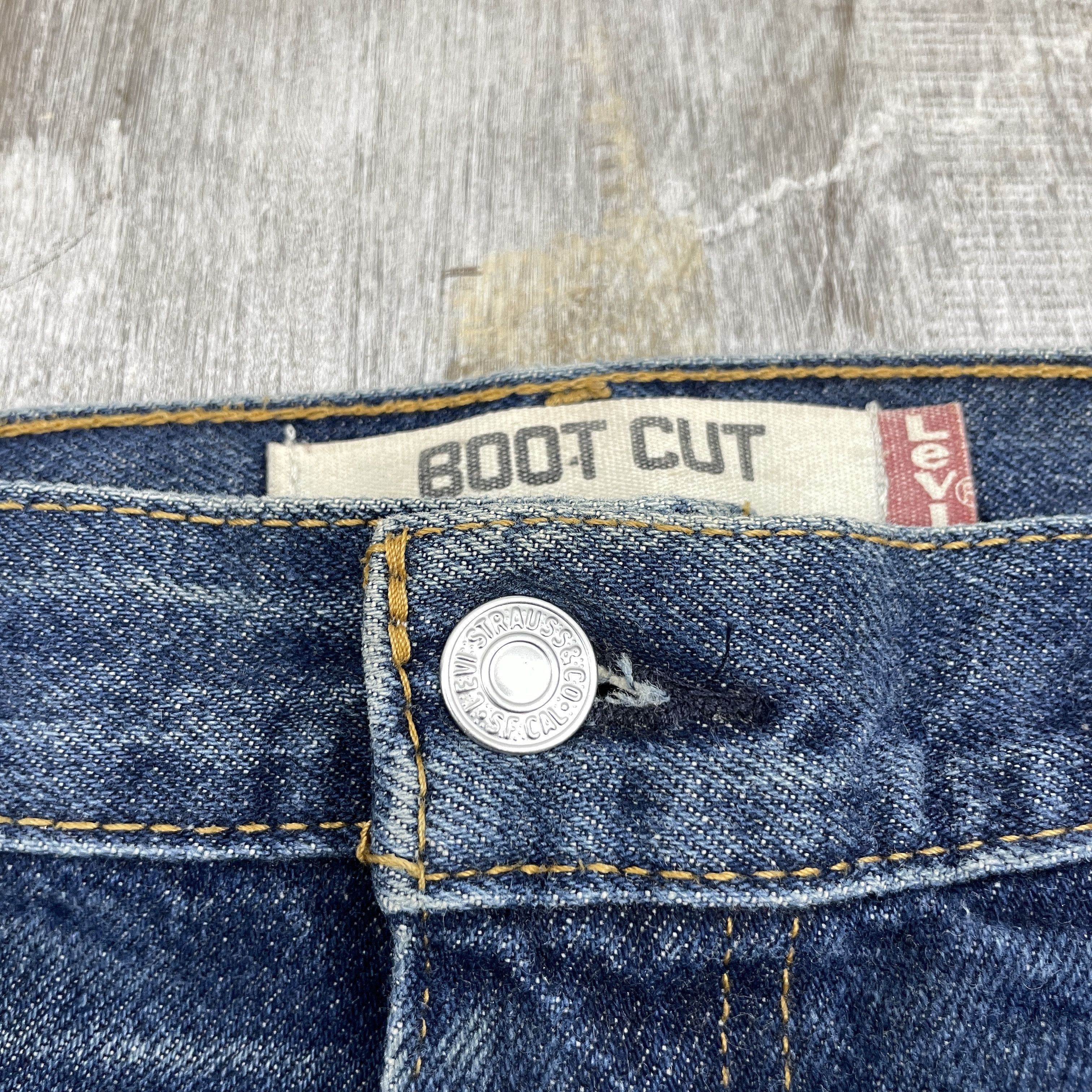 Levi's Vintage Levi's 517 Faded Boot Cut Jeans - WC324 Size US 34 / EU 50 - 10 Thumbnail