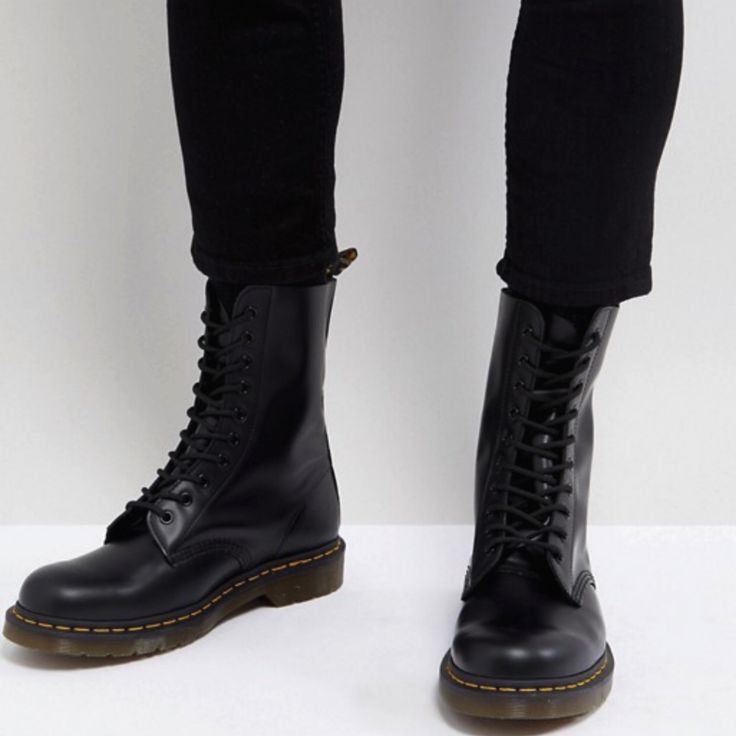 Dr. Martens Dr Marten Boots Size US 9 / EU 42 - 1 Thumbnail