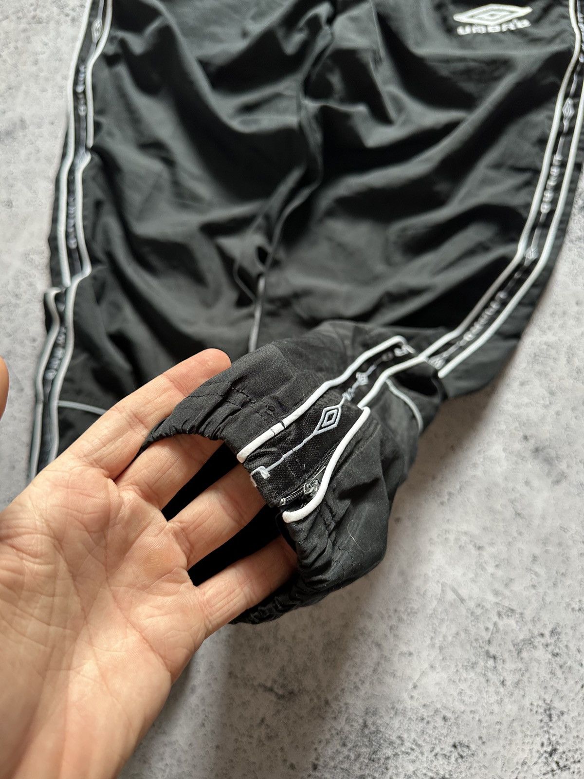 Umbro × Vintage Vintage Umbro Football Track Pants Monogram Lampas Y2K USA Size US 34 / EU 50 - 4 Thumbnail