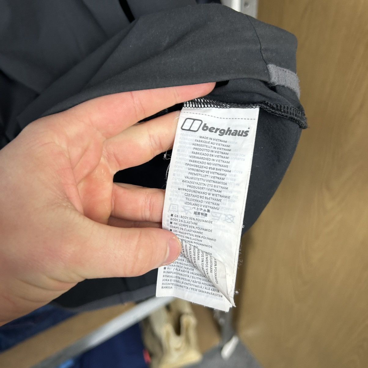 Berghaus Mens Berghaus Small Logo Gorpcore Atom Outdoor jacket Size US XL / EU 56 / 4 - 12 Thumbnail
