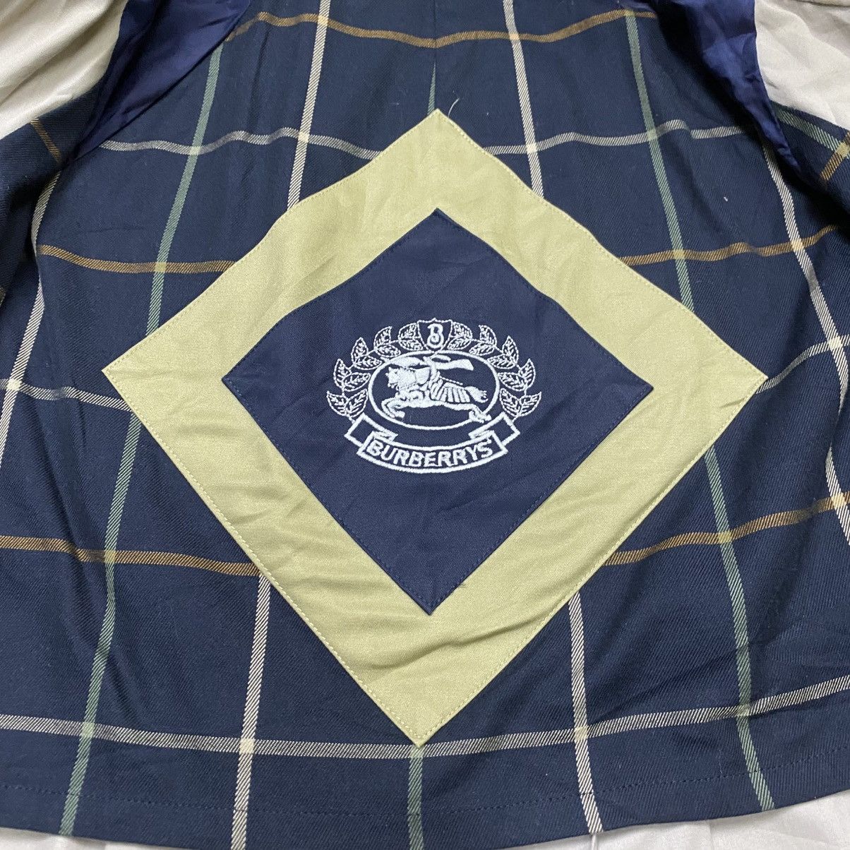 Burberry × Vintage Vintage Burberrys beige trenchcoat Size M / US 6-8 / IT 42-44 - 15 Thumbnail