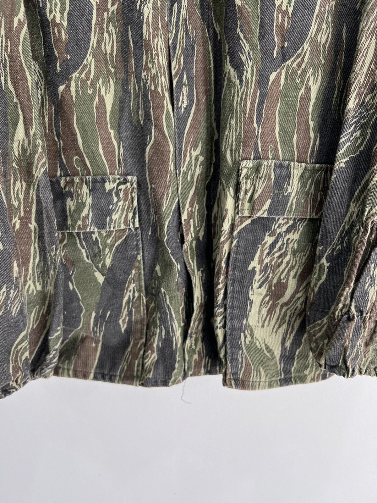 Vintage Vintage Tiger Camo Light Jacket Striped Size US XL / EU 56 / 4 - 4 Thumbnail