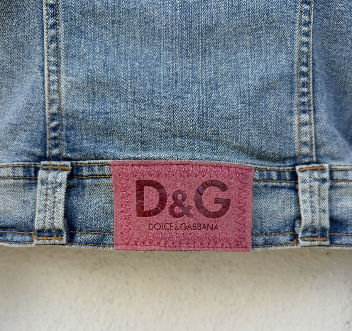 Dolce & Gabbana D&G Distressed Denim Jacket Light Wash Vintage Size XS / US 0-2 / IT 36-38 - 13 Thumbnail