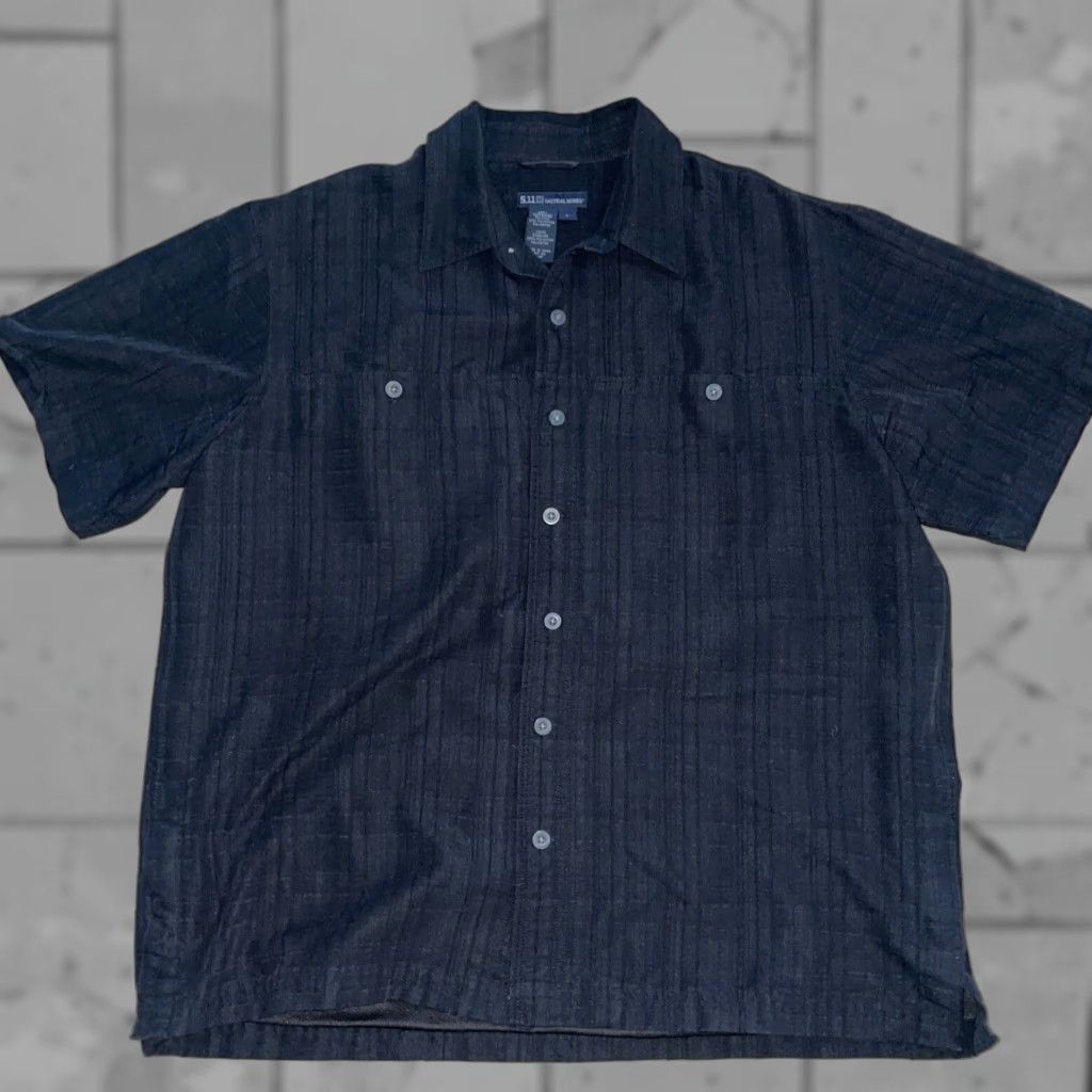 Vintage VINTAGE 5.11 Tactical Black Conceal Button-Up Shirt Adult L Short Sleeve Mens Size US L / EU 52-54 / 3 - 1 Thumbnail
