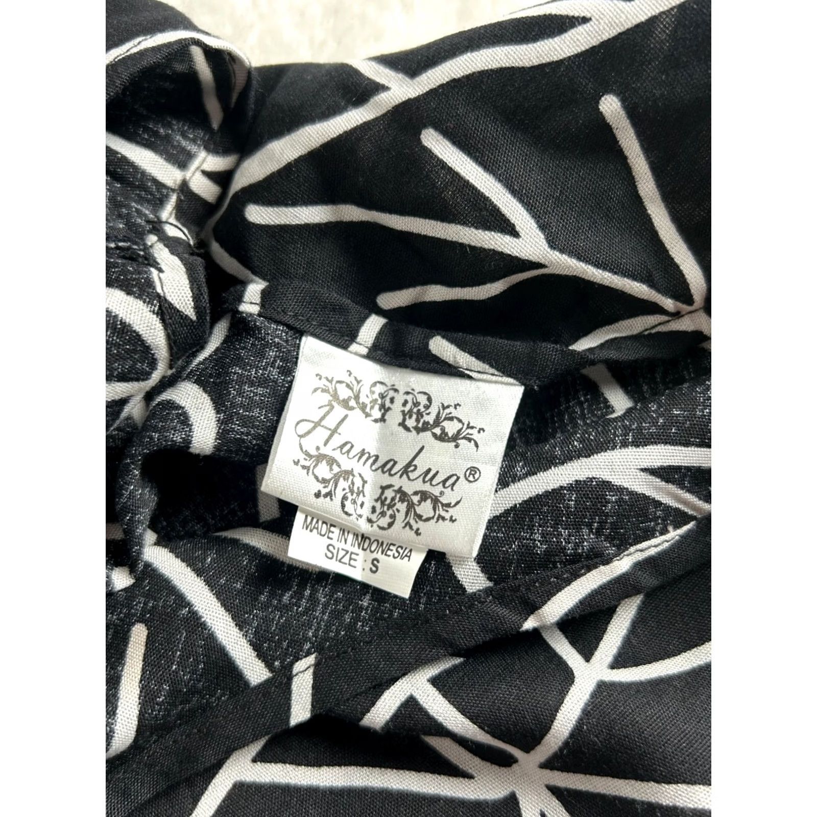 Vintage Hamakua Blouse Womens Batik Black White Monstera Leaf Print Ruche Sleeve Small NWOT Casual Shirt Americas Size S / US 4 / IT 40 - 4 Thumbnail