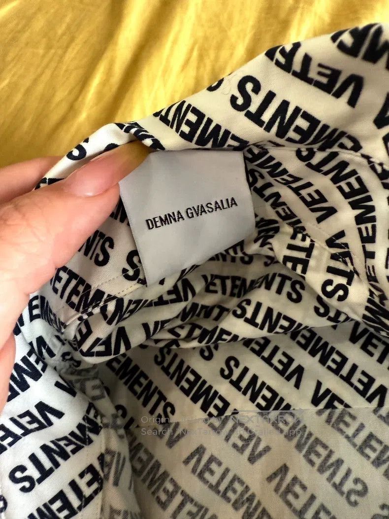 Vetements Vetements Logo Filled Shirt Size US S / EU 44-46 / 1 - 4 Thumbnail