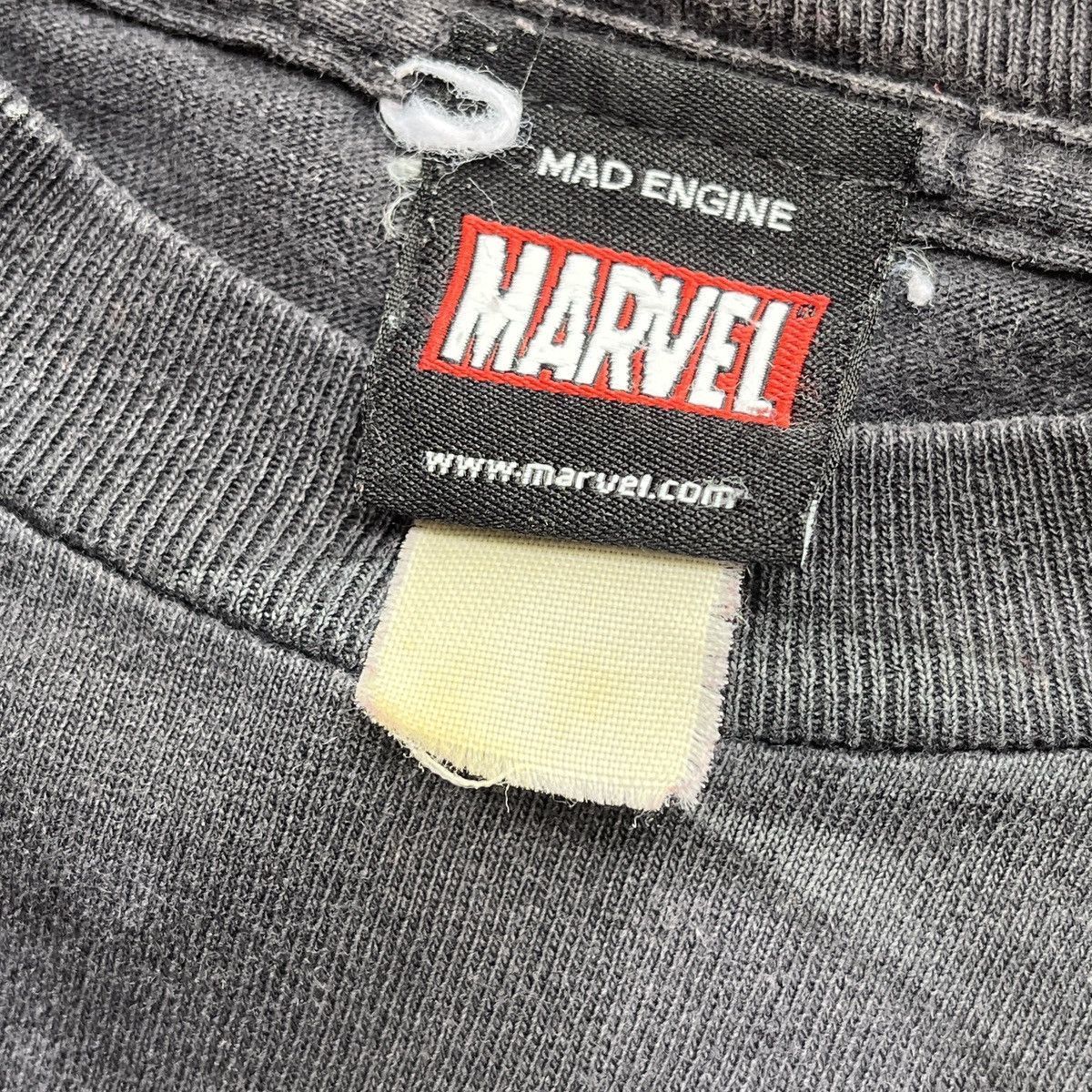 Mad Engine VINTAGE Y2K DISTRESSED FADED THE AVENGERS MARVEL TSHIRT Size US M / EU 48-50 / 2 - 17 Thumbnail