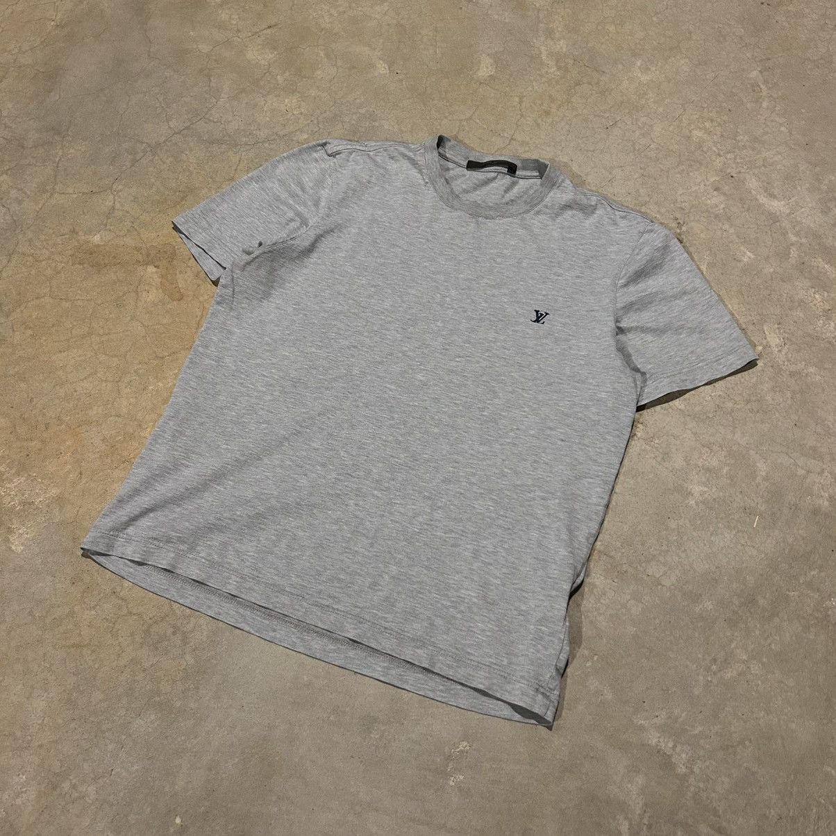 Designer × Louis Vuitton Louis Vuitton Monogram LV Chest Logo Embroidered Tee Rare Size US S / EU 44-46 / 1 - 2 Thumbnail