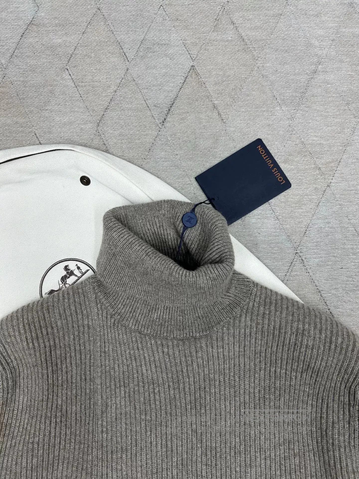 Louis Vuitton LV Cashmere Turtleneck Sweater. Size US L / EU 52-54 / 3 - 3 Thumbnail