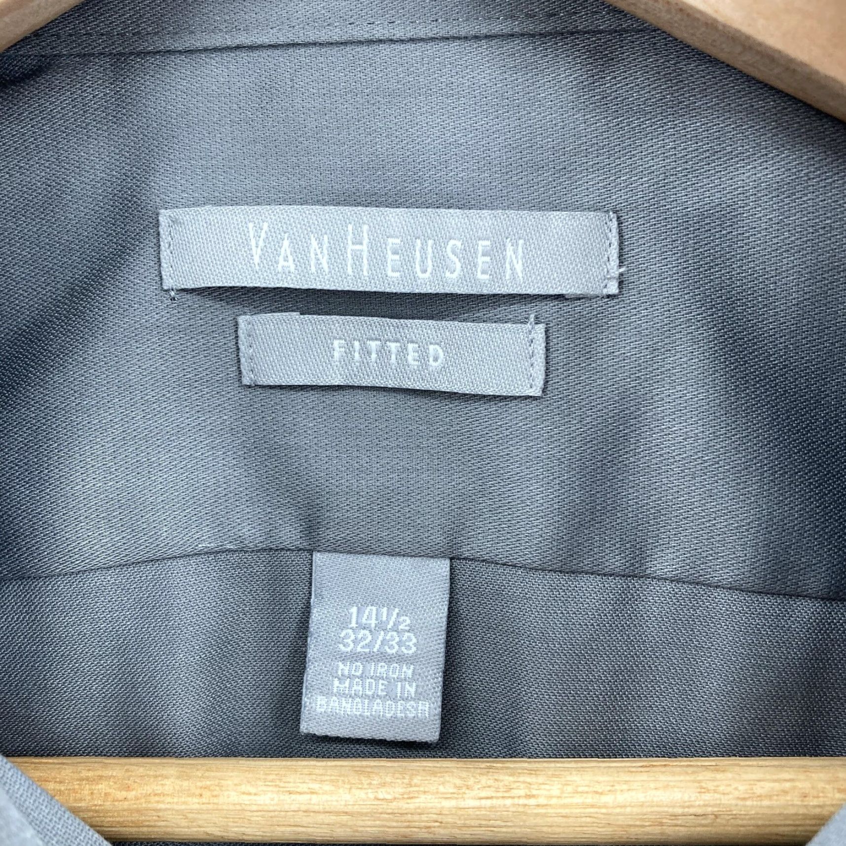 Van Heusen Van Heusen Shirt Mens 14.5 Grey Lux Sateen Fitted No Iron Business Casual Dress Shirt Long Sleeve Slim Chest Pocket Women/Womens? Size US M / EU 48-50 / 2 - 4 Thumbnail