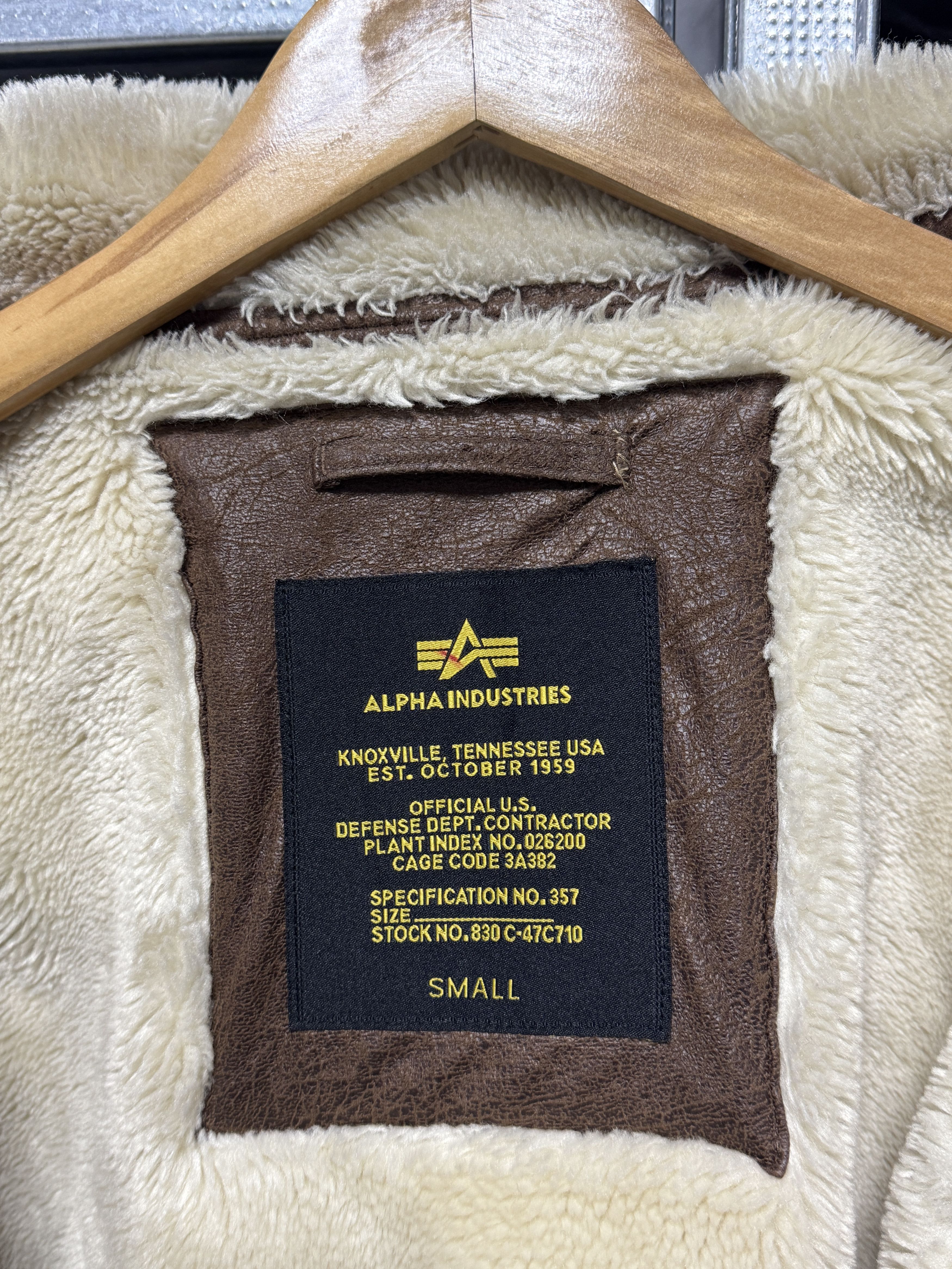 Alpha Industries Alpha Industries B-3 Sheepskin Brown Pilot Rare Man’s Jacket Size US S / EU 44-46 / 1 - 11 Thumbnail