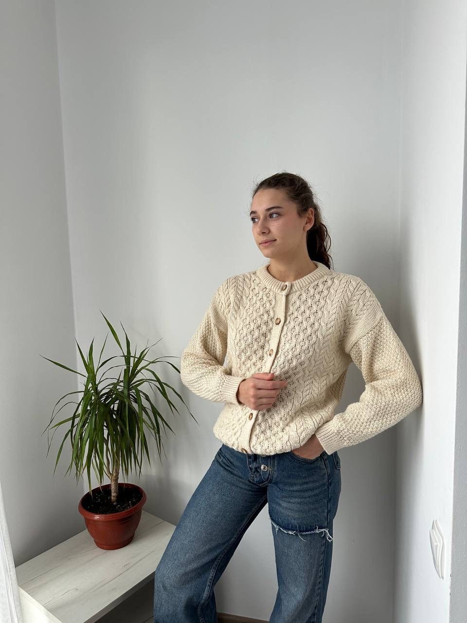 Vintage Vintage Cable Knit Beige Highland Scottish Wool Sweater Size M / US 6-8 / IT 42-44 - 1 Thumbnail
