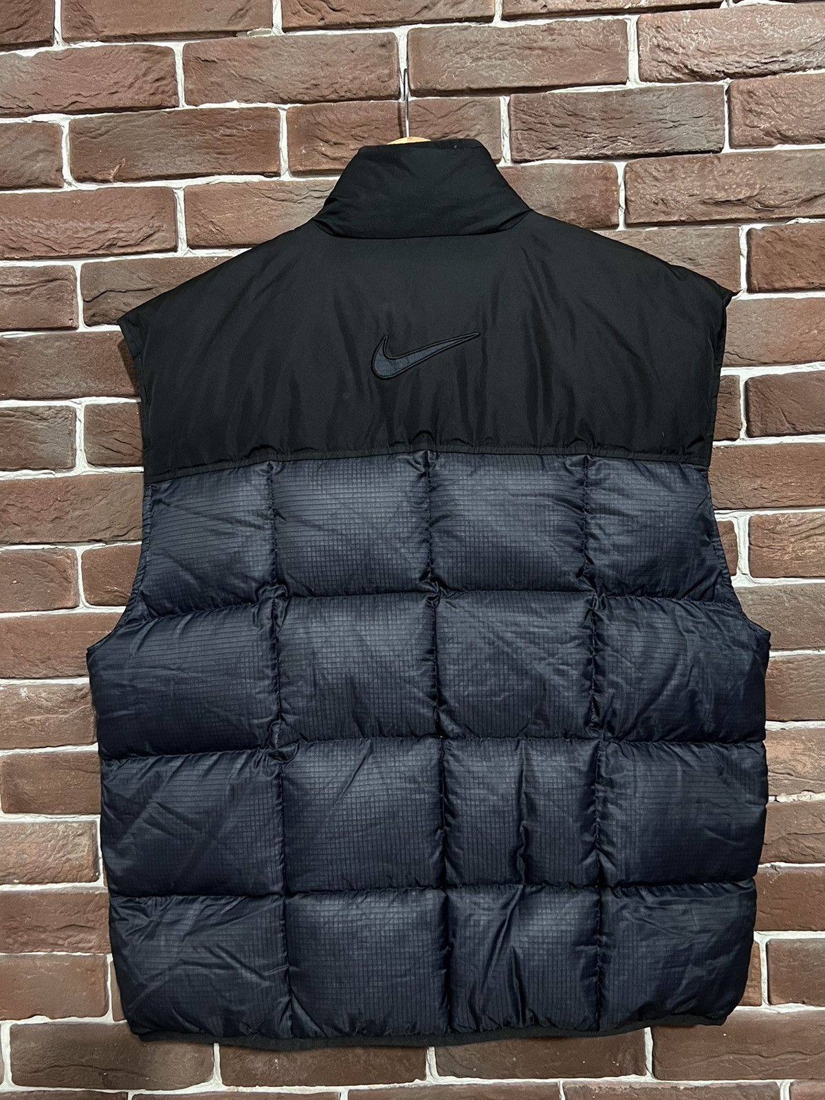 Nike Vintage 90s Nike Swoosh Black Down Puffer Hooded Vest Size M Size US S / EU 44-46 / 1 - 2 Thumbnail