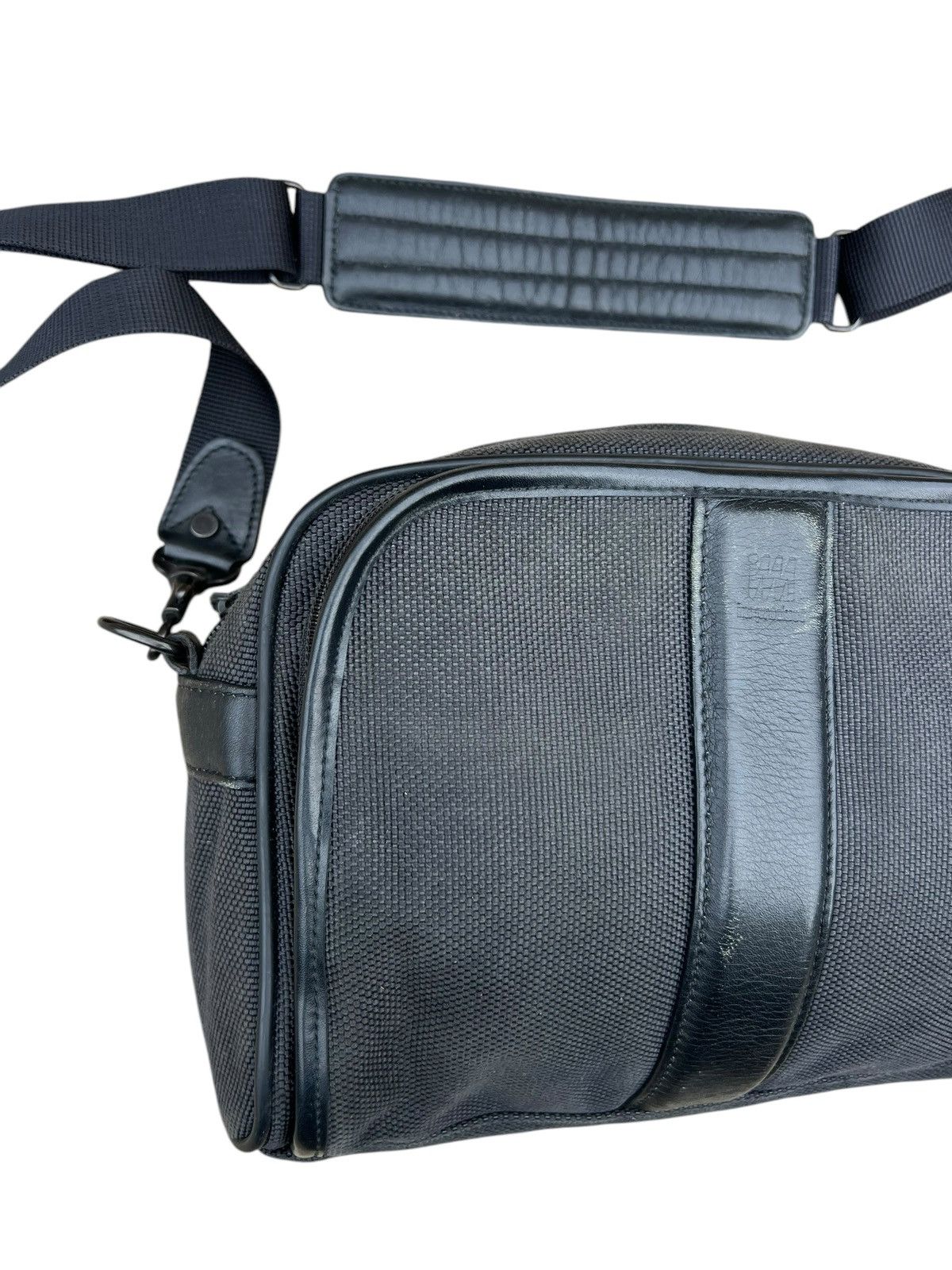 Issey Miyake Vintage Issey Miyake Fade Canvas Leather Sling Bag Size ONE SIZE - 7 Thumbnail