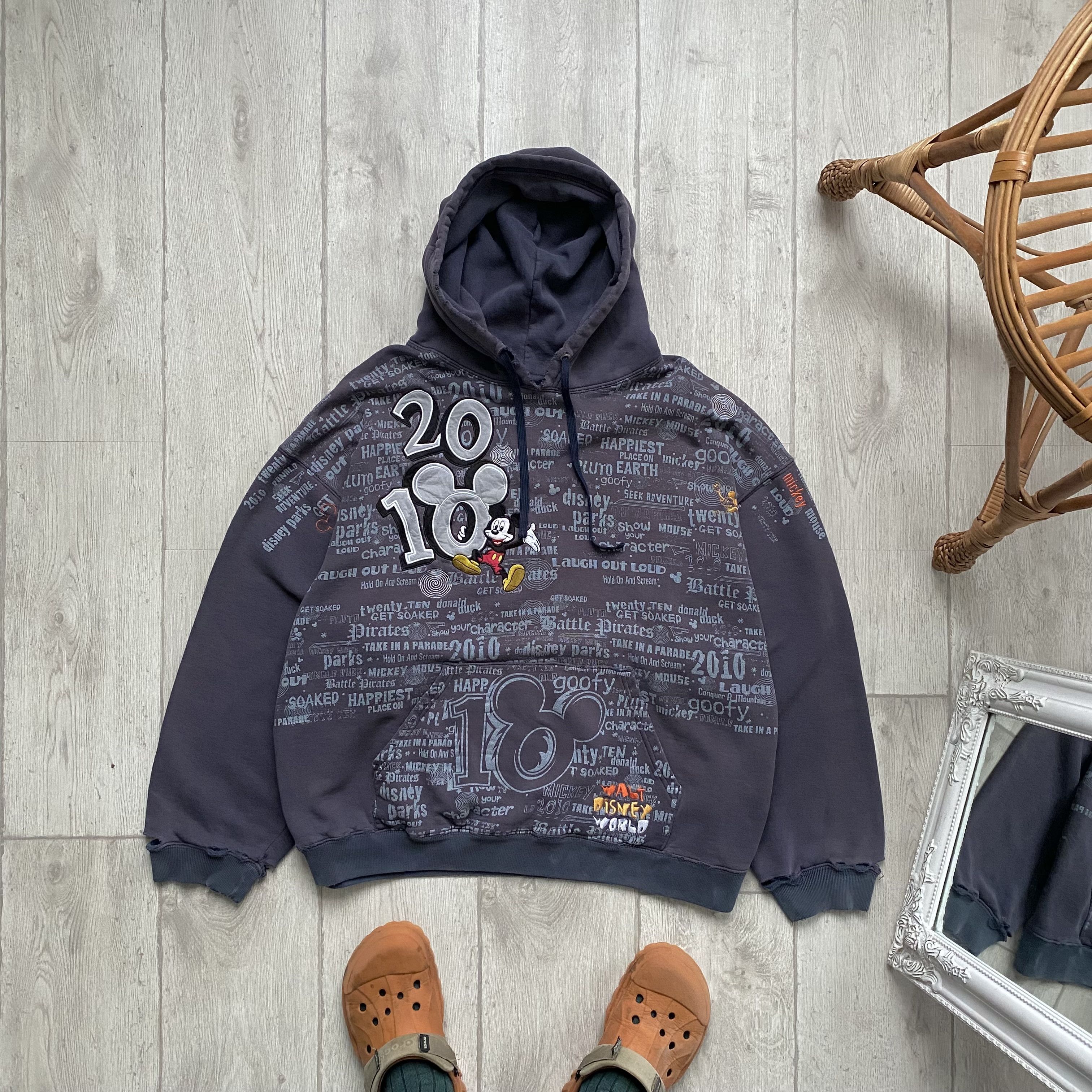 Disney 🦬 Vintage Trashed Mickey Mouse Disney Boxy Hoodie Sun faded Size US XXL / EU 58 / 5 - 1 Thumbnail