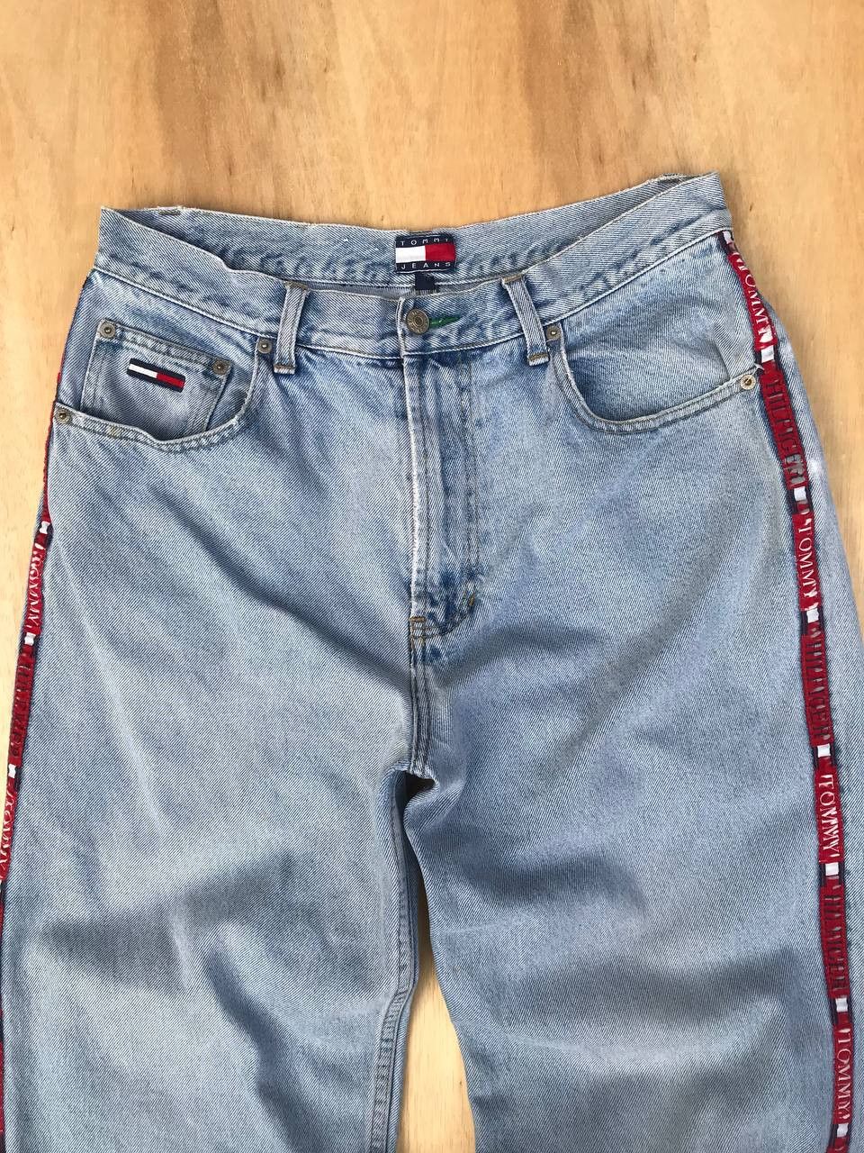 Tommy Hilfiger × Vintage VINTAGE 90S TOMMY HILFIGER SIDETAPE LOOSE LIGHTWASH Size US 30 / EU 46 - 4 Thumbnail