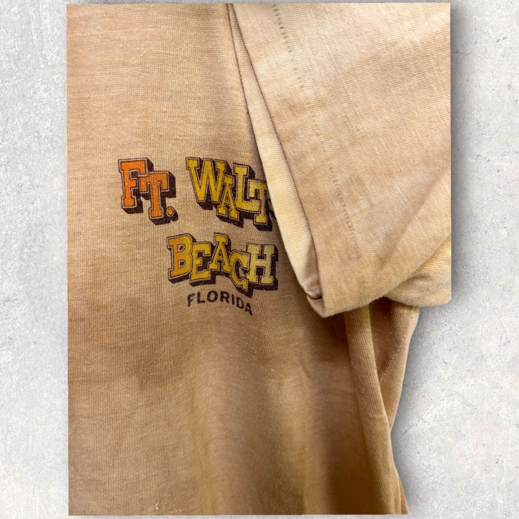 Vintage VINTAGE 90s Ft Walton Beach Florida Women's Graphic T-Shirt Beige Medium Beach Sportswear Size M / US 6-8 / IT 42-44 - 2 Thumbnail