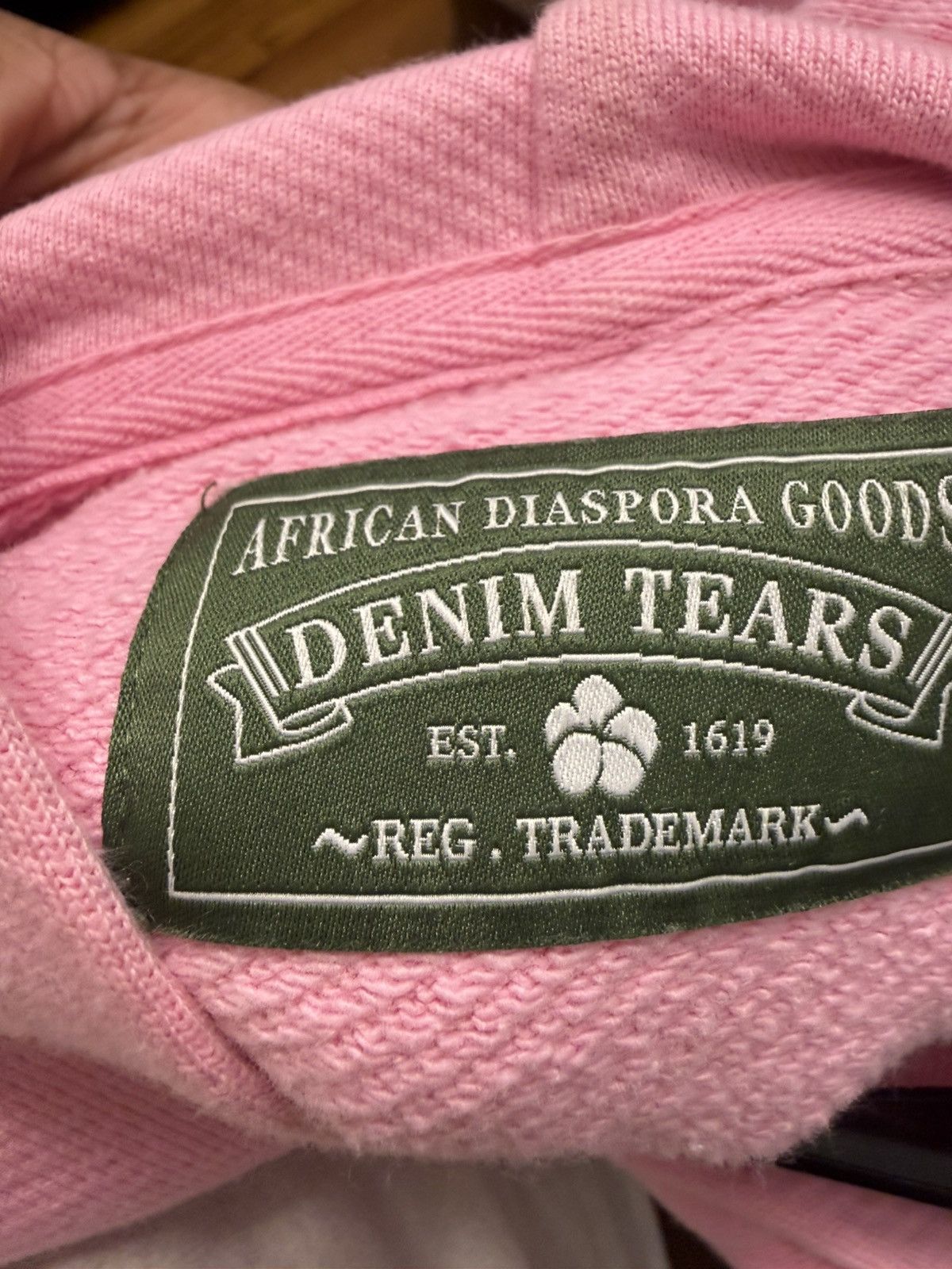 DENIM TEARS Denim Tears Pink Wreath Hoodie Size Large Size US L / EU 52-54 / 3 - 13 Thumbnail