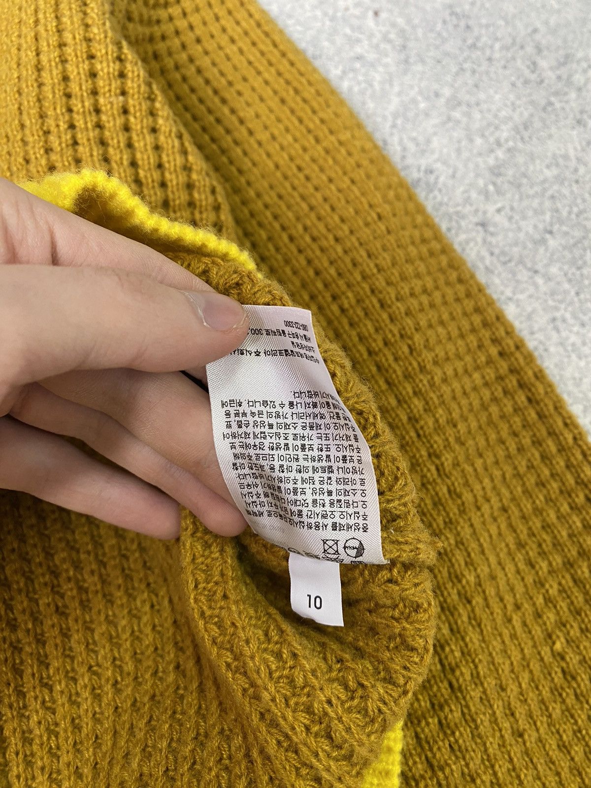 Marni × Uniqlo × Vintage FW22 Knitted Marni x Uniqlo Vneck Cropped Women’s Sweater Size XL / US 12-14 / IT 48-50 - 11 Thumbnail