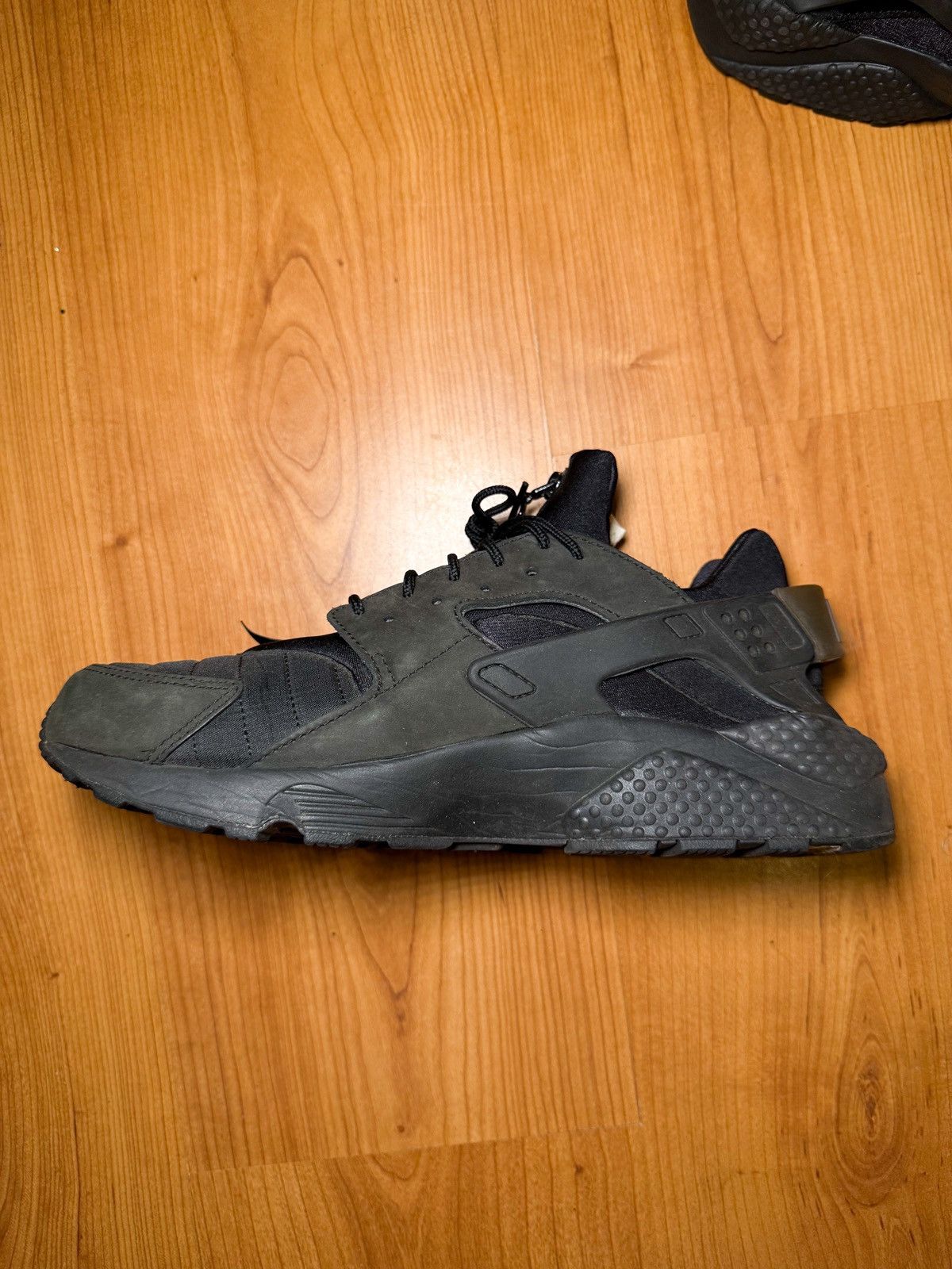 Nike × Vintage Nike Air Huarache NYC Size US 10 / EU 43 - 5 Thumbnail