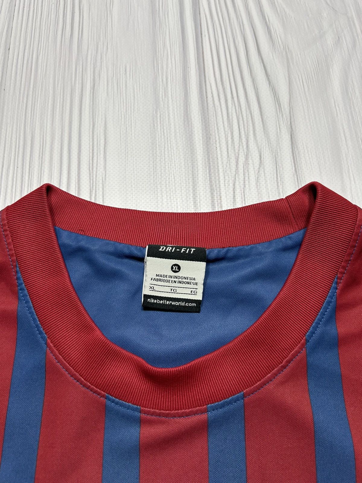 Nike Vintage F.C. Barcelona 2011-12 Nike Soccer Jersey T-Shirt Size US XL / EU 56 / 4 - 12 Thumbnail