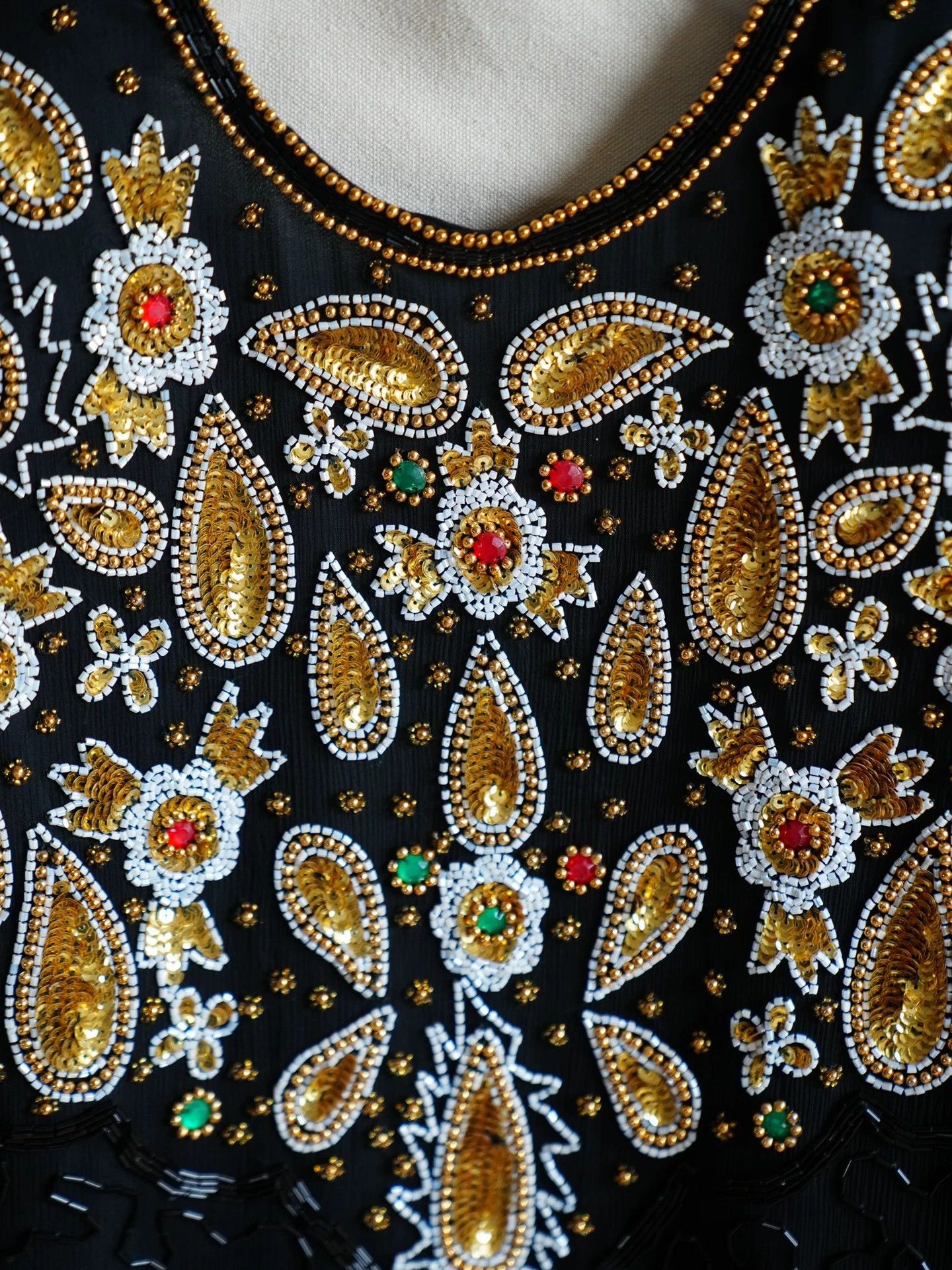 Vintage Vintage USA Beaded Silk Short Sleeve Blouse SM Size S / US 4 / IT 40 - 7 Thumbnail