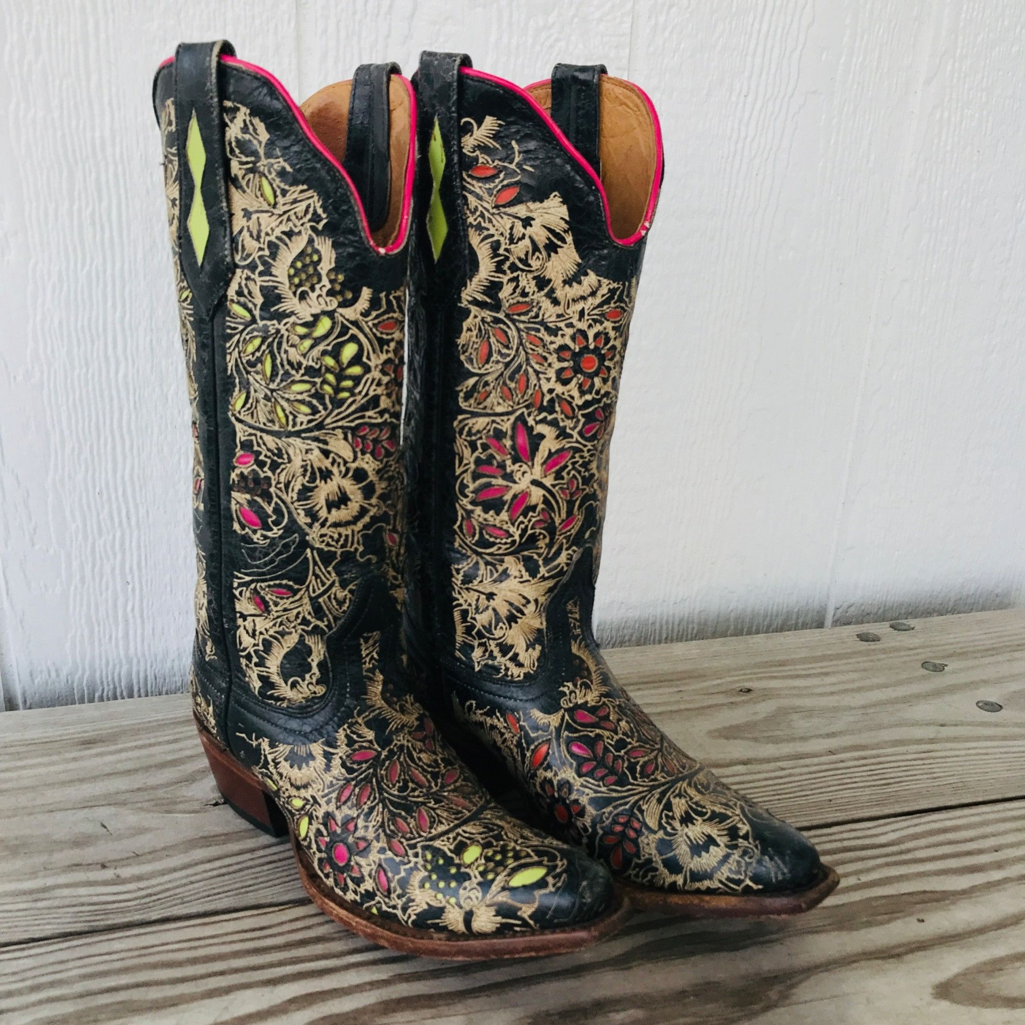 image of Johnny Ringo Floral Etching Color Inlays Womens Blk Boot 6 B in Black