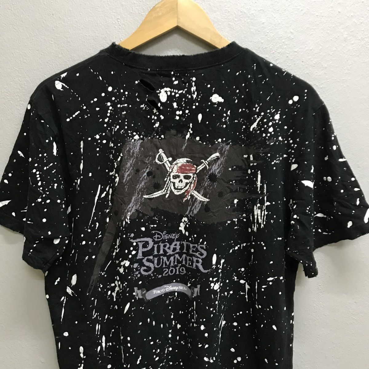 Disney Pirates Summer tokyo disney resort distressed Tshirt Size US S / EU 44-46 / 1 - 15 Thumbnail