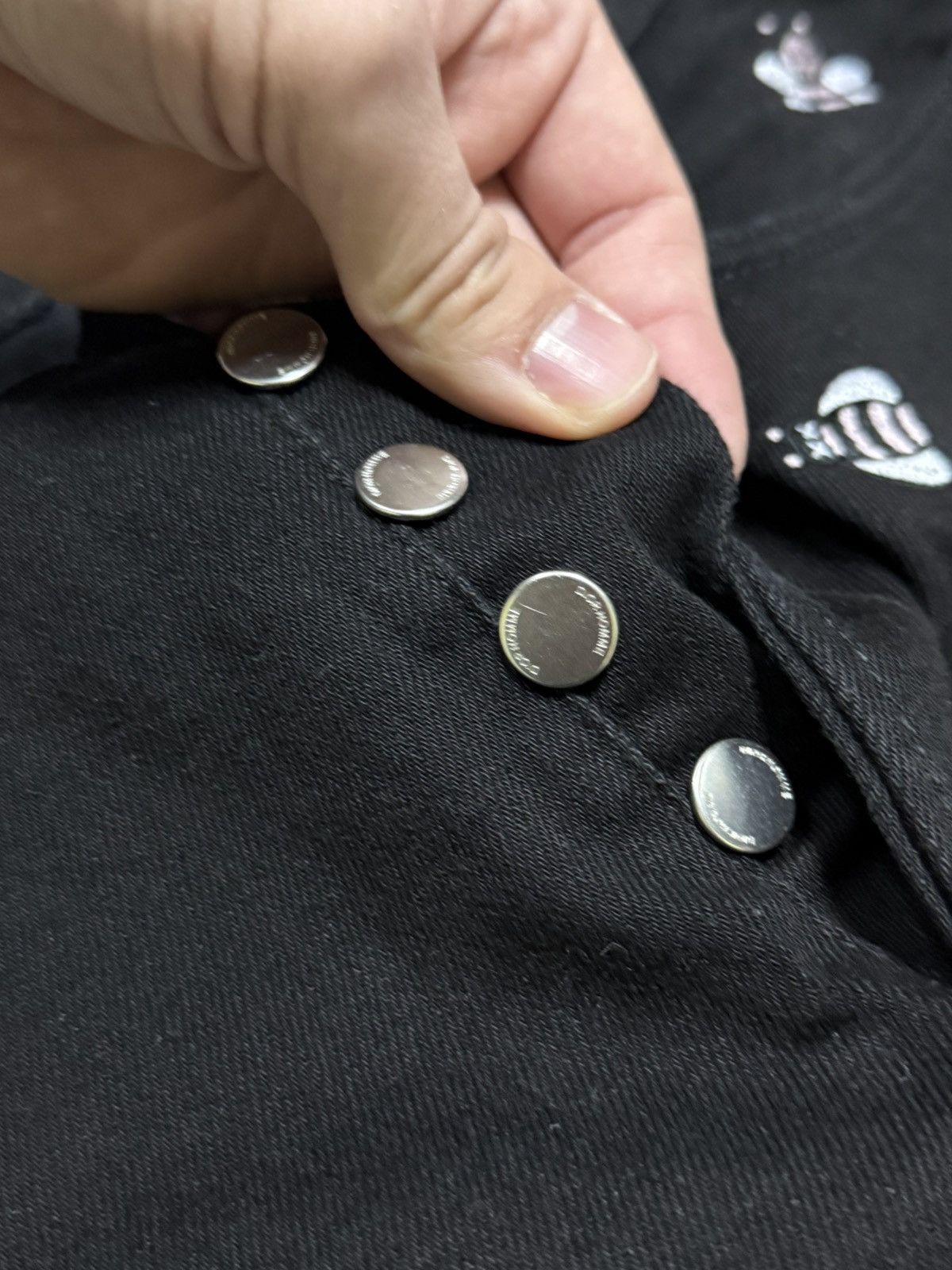 Dior × Kaws Dior x Kaws bugs slim jeans pants all over buttons Size US 33 - 7 Thumbnail