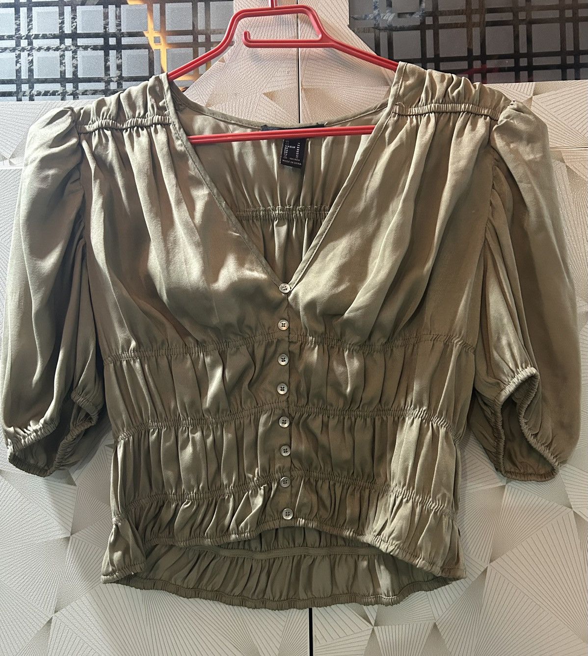 Forever 21 Forever 21 Olive smocked top Size M / US 6-8 / IT 42-44 - 1 Thumbnail