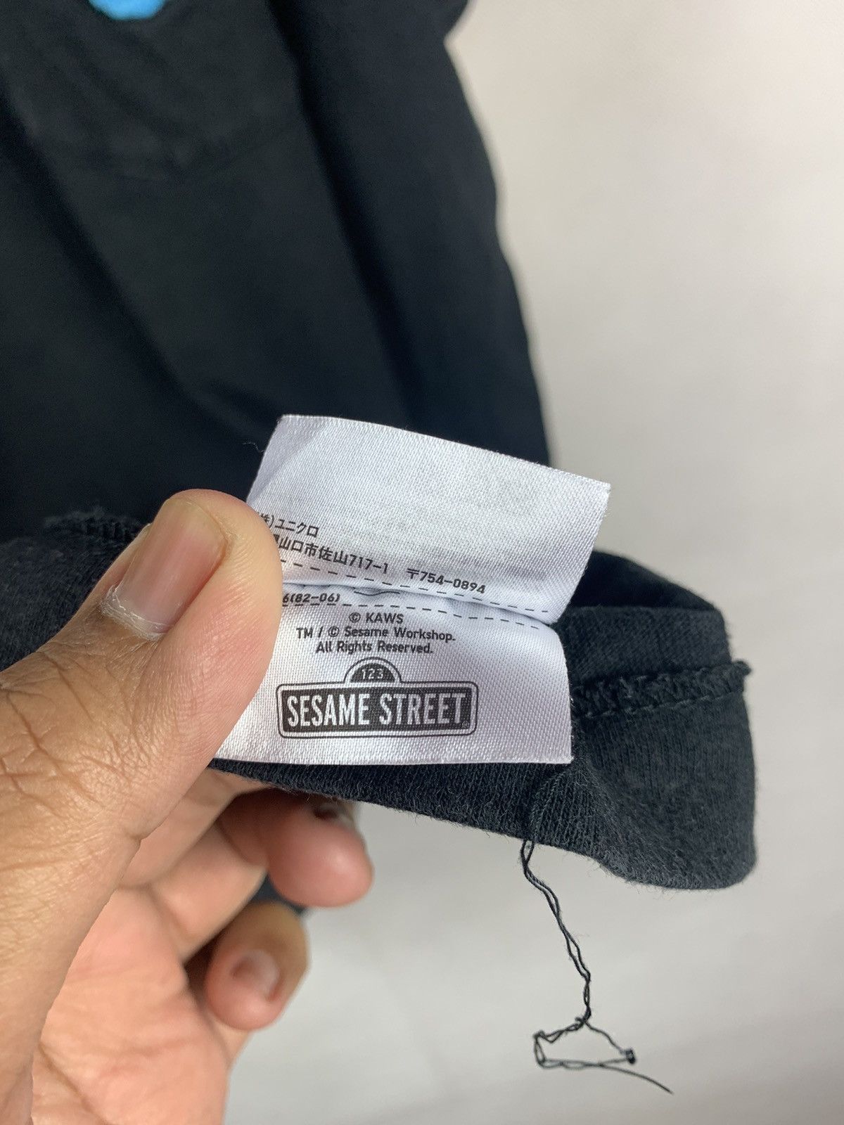 Japanese Brand Steals! Uniqlo Kaws Sesame Street Pocket Tee Size US XL / EU 56 / 4 - 7 Thumbnail