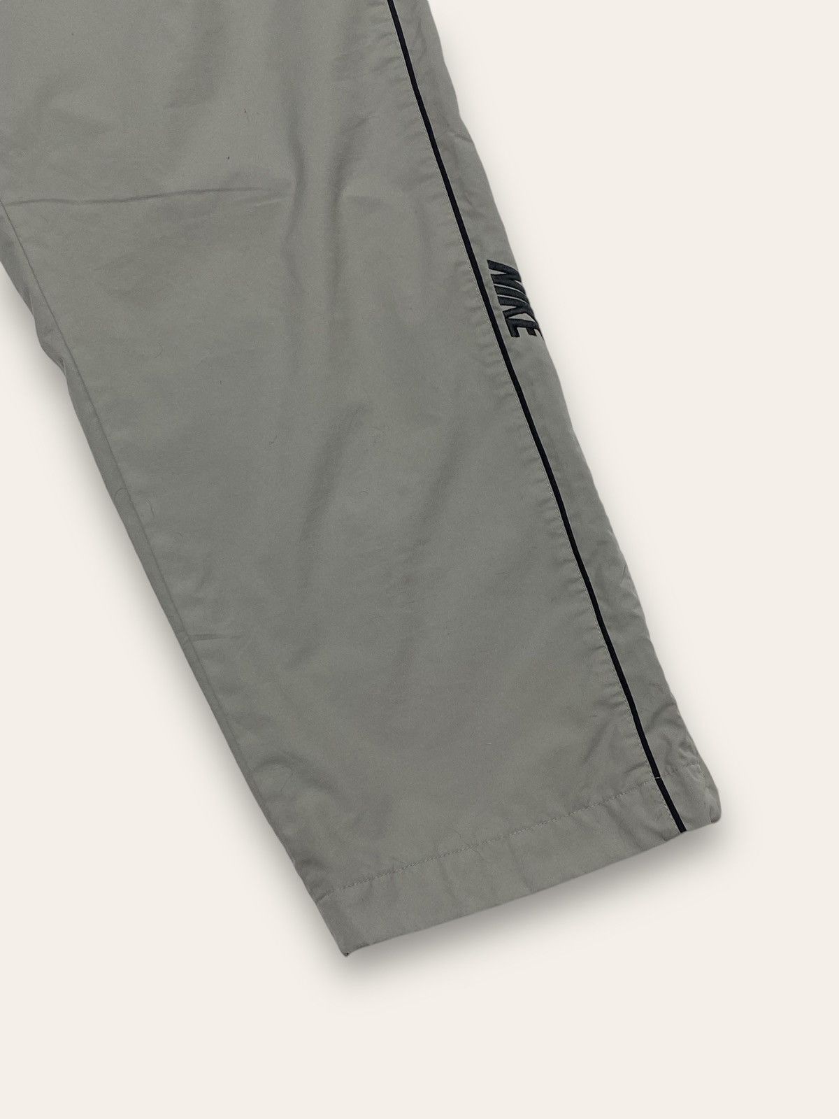 Nike 90s Vintage NIKE Grey Minimalistic Logo Wide Baggy Pants Size US 38 / EU 54 - 2 Thumbnail