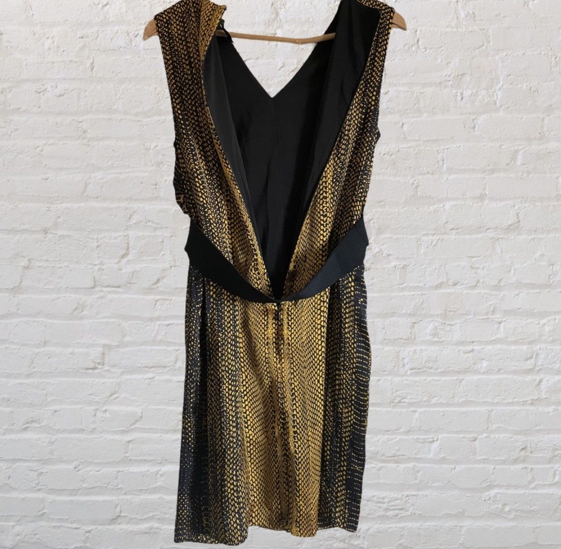 Kenneth Cole KENNETH COLE BLACK GOLD SNAKE PRINT FRONT BELTED DRESS Size M / US 6-8 / IT 42-44 - 12 Thumbnail