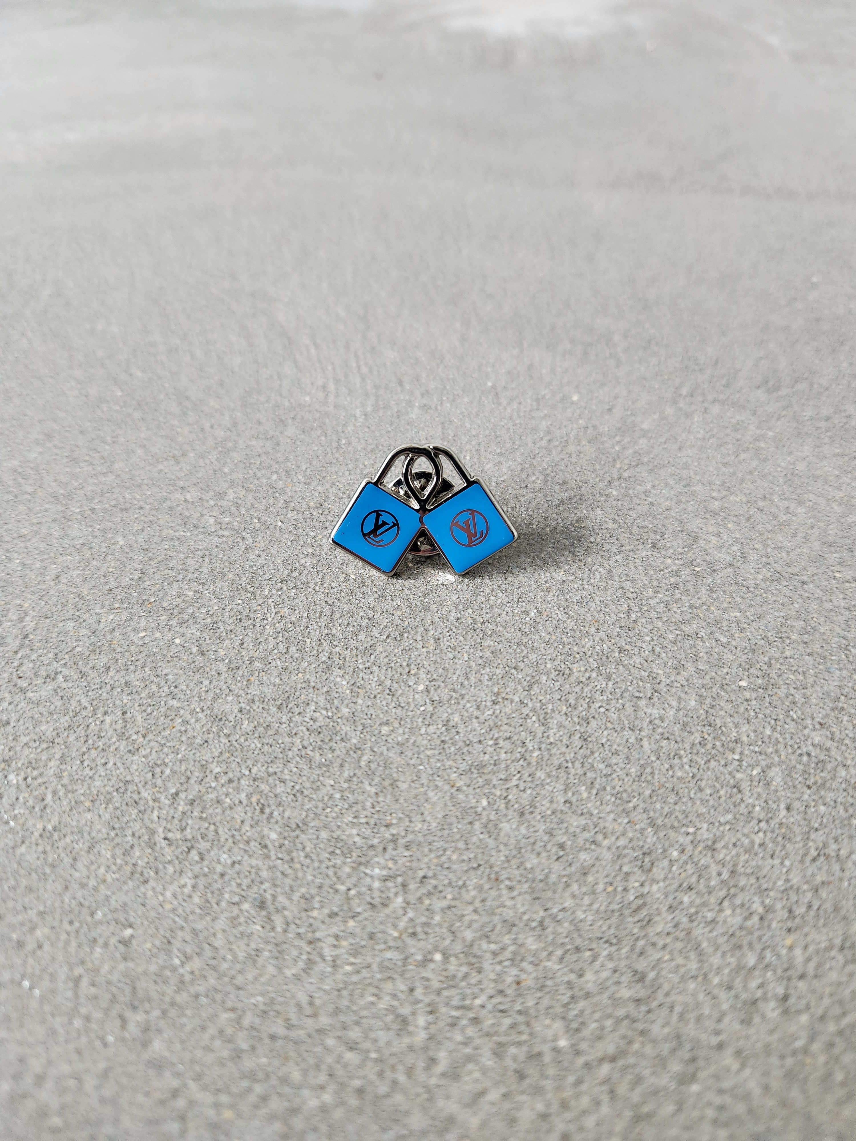 Louis Vuitton LV Unicef Lockit pin Size ONE SIZE - 1 Thumbnail