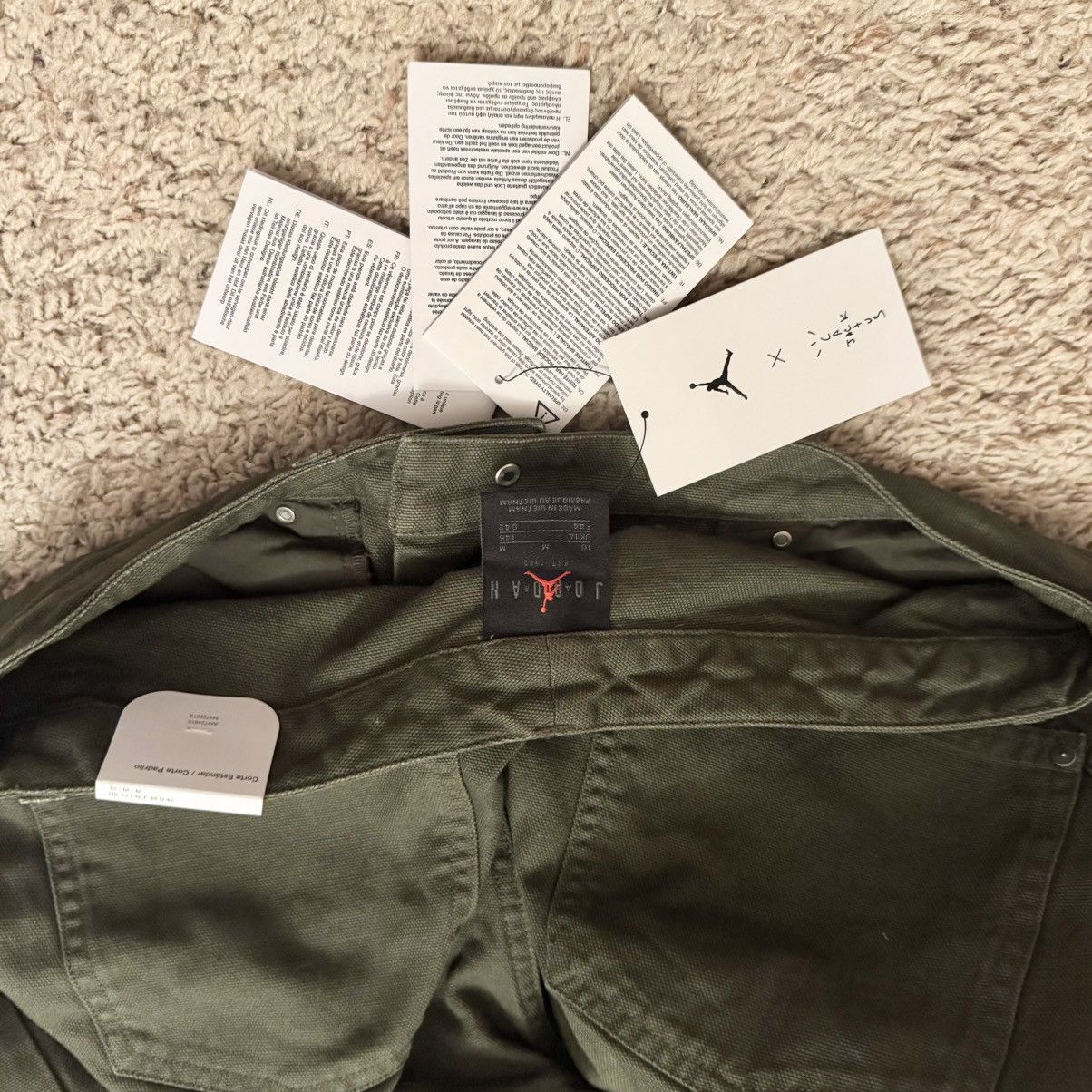 Jordan Brand × Travis Scott Jordan Brand x Travis Scott NWT Cargo Pants Size US 32 / EU 48 - 10 Thumbnail