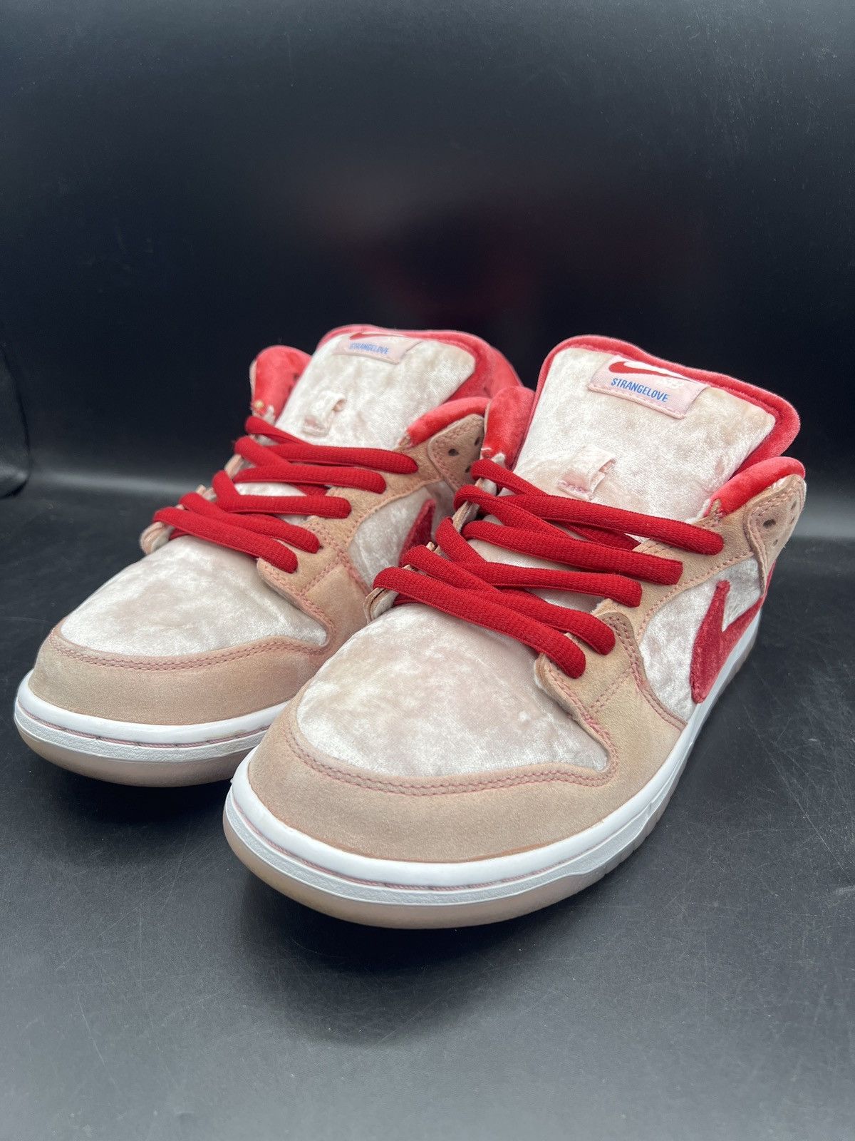 Nike Nike x StrangeLove SB Dunk Low 'Valentine's Day' Size 9 Size US 9 / EU 42 - 5 Thumbnail