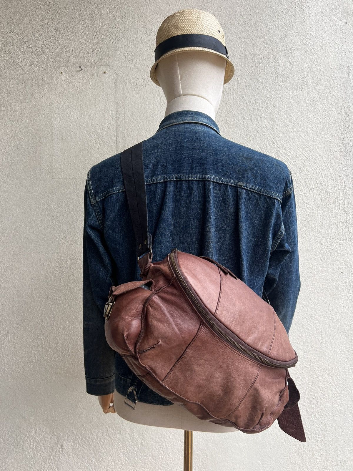 Leather Vintage Papillonner Japan Fade Patina Leather Messenger Bag Size ONE SIZE - 1 Thumbnail