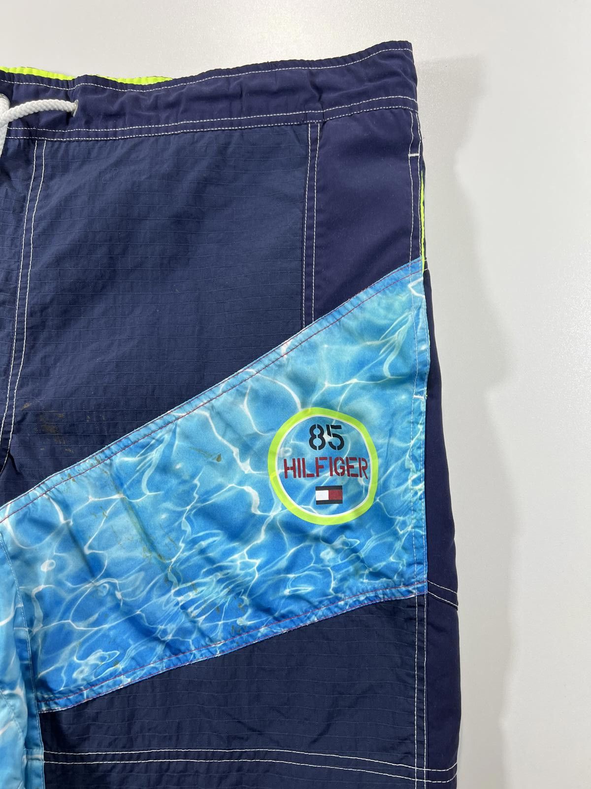 Tommy Hilfiger Tommy Hilfiger Men's Swim Shorts with Water Print Accent Size US 32 / EU 48 - 1 Thumbnail