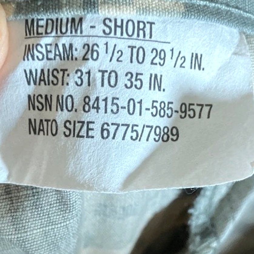 Vintage VINTAGE Army ACU Digital Camo Combat Pants Green Camo Uniform Medium Short Unisex Pants M Green 2000s 90s? Size US 31 - 4 Thumbnail