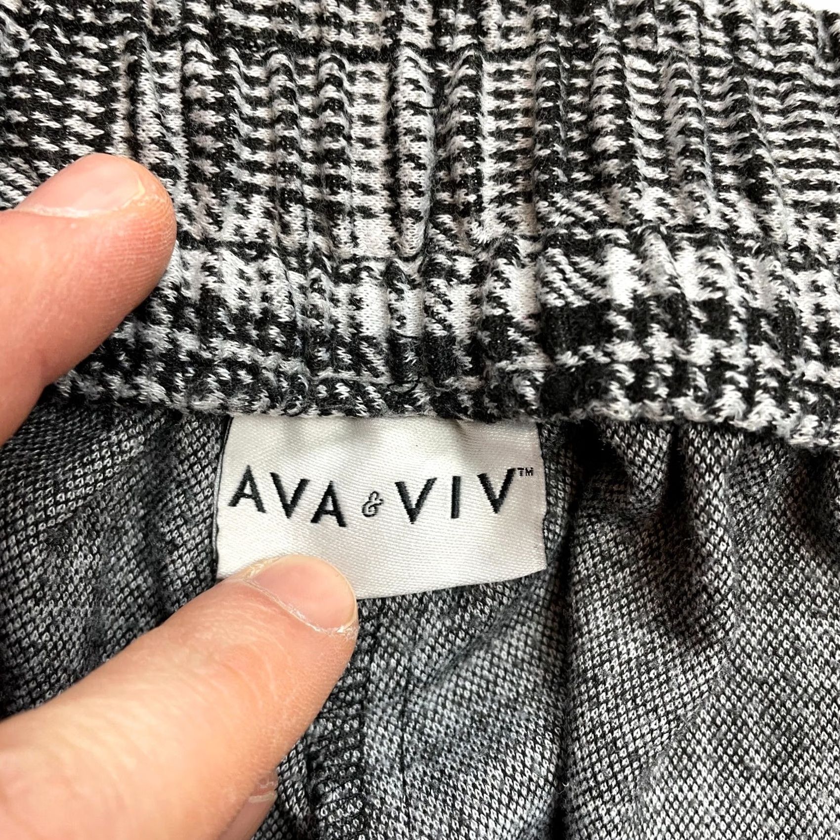 Vintage Ava & Viv Ankle Pants Womens 1X Gray Plaid Soft Stretch Pockets Drawstring 36x25 Size 40" / US 18 - 7 Thumbnail