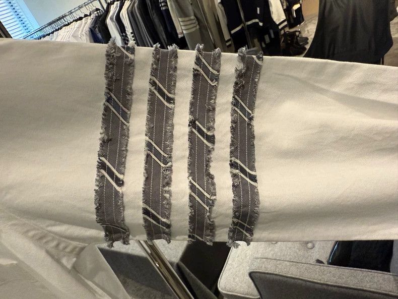 Thom Browne Thom BrowneClassic four-bar shirt 2503-Nextarrow Size US XS / EU 42 / 0 - 4 Thumbnail