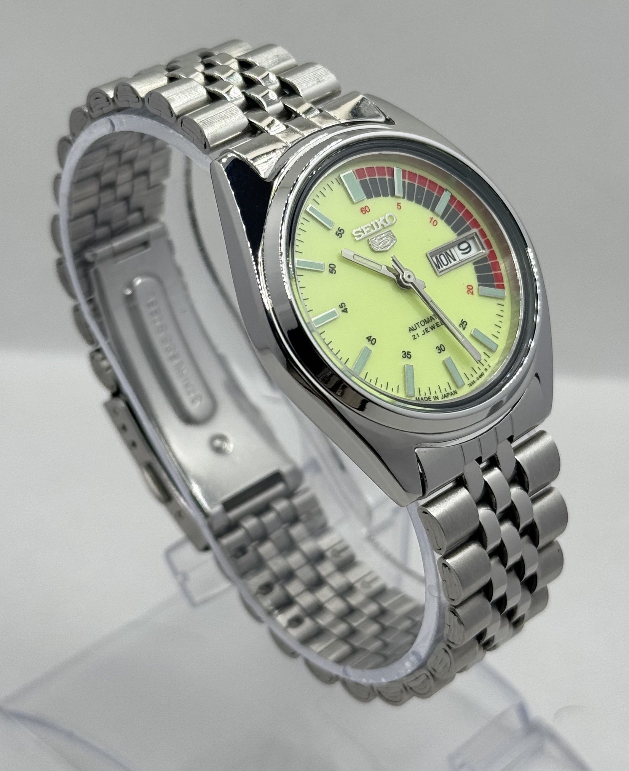 Seiko Seiko 5 Automatic Baton Dial Wrist Watch Day/Date Japan Size 36 - 5 Thumbnail