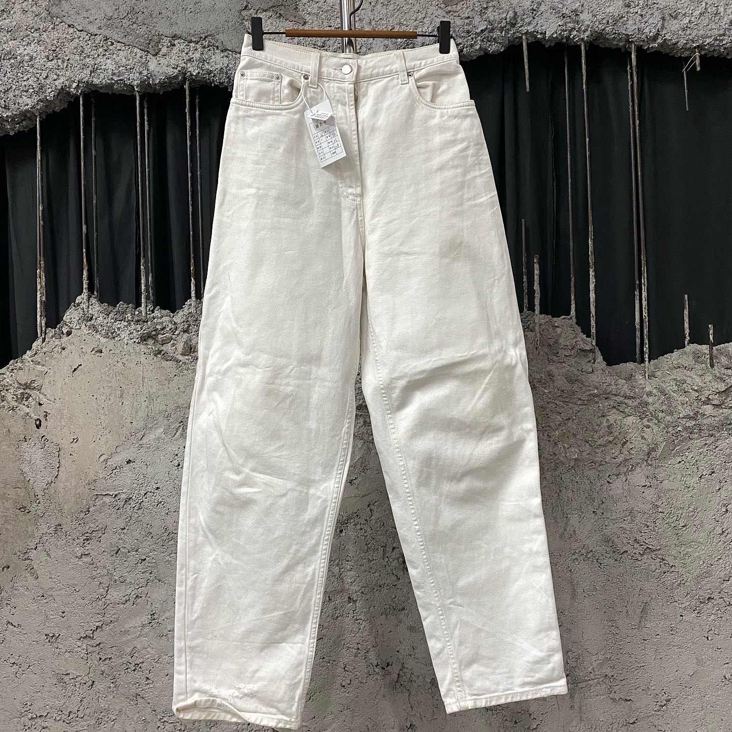 Prada Prada Triangle Logo White Jeans Size 26 Size 26" / US 2 / IT 38 - 1 Thumbnail