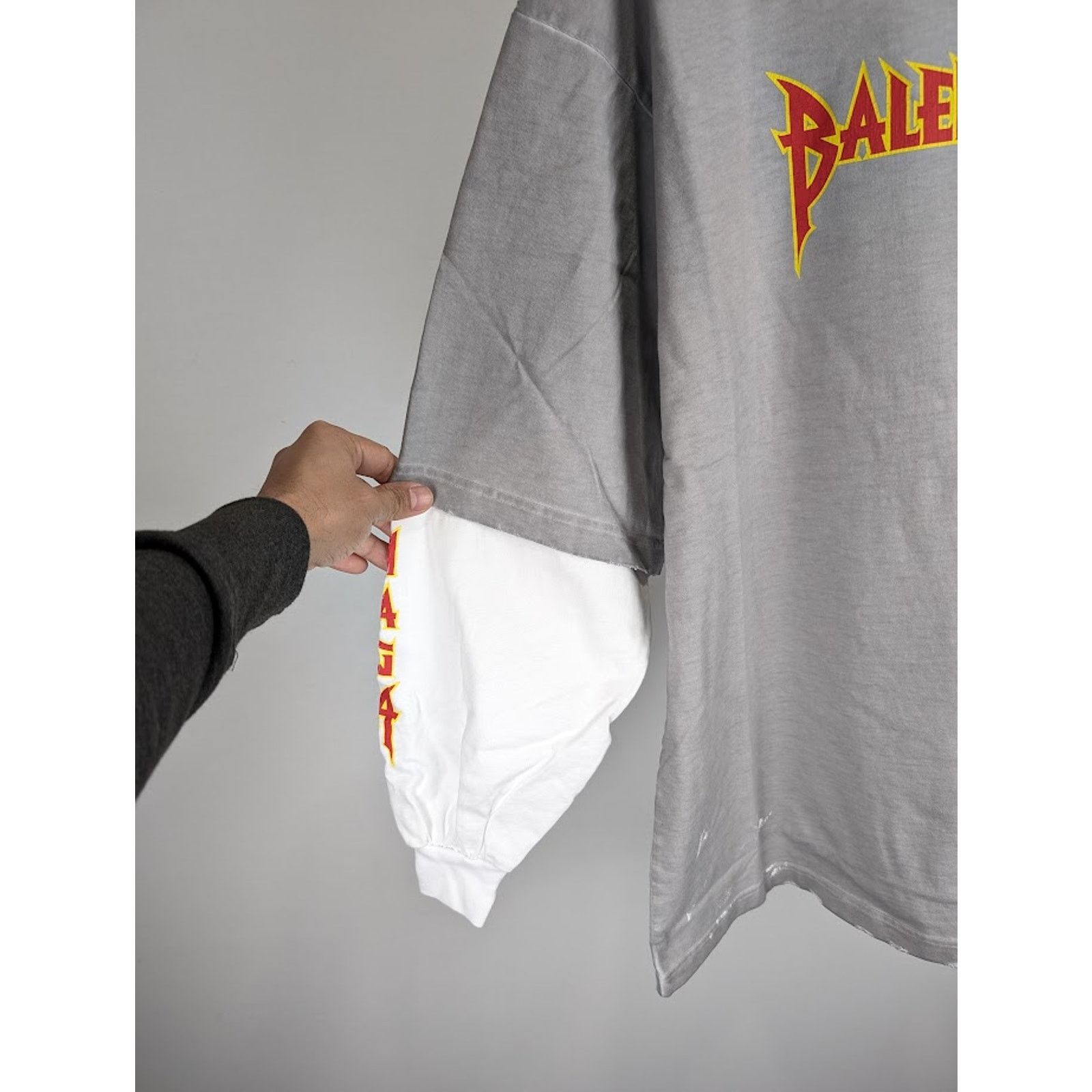 Balenciaga o1rshd1 Long Sleeve T-Shirt in Gray Size US M / EU 48-50 / 2 - 10 Thumbnail