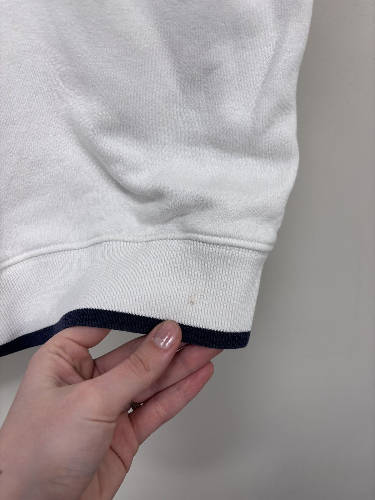 Nike Vintage Nike Big Center Embroidered Swoosh White Sweatshirt Size US XL / EU 56 / 4 - 19 Thumbnail