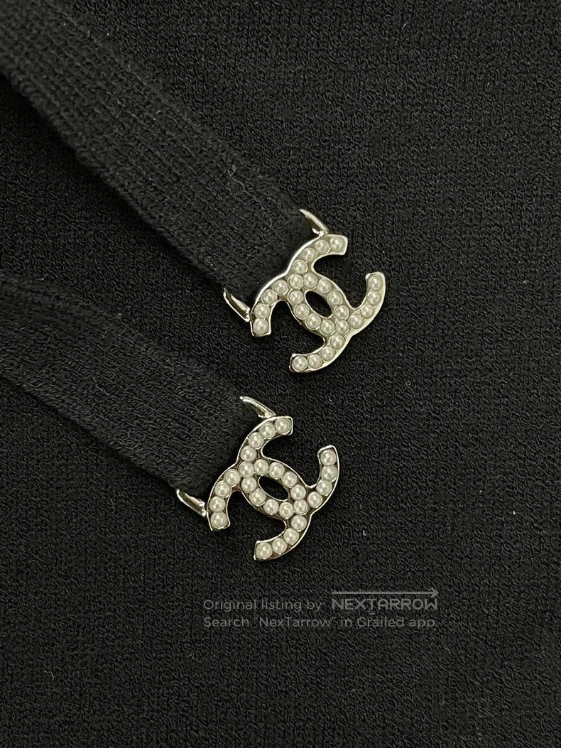 Chanel Chanel 23B black off-shoulder neck pearl buckle knitted sw Size XS / US 0-2 / IT 36-38 - 3 Thumbnail