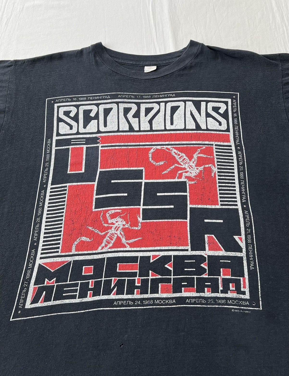 Band Tees Vintage 1988 Scorpions USSR Moscow Tour 80s Black T-shirt Size US L / EU 52-54 / 3 - 3 Thumbnail