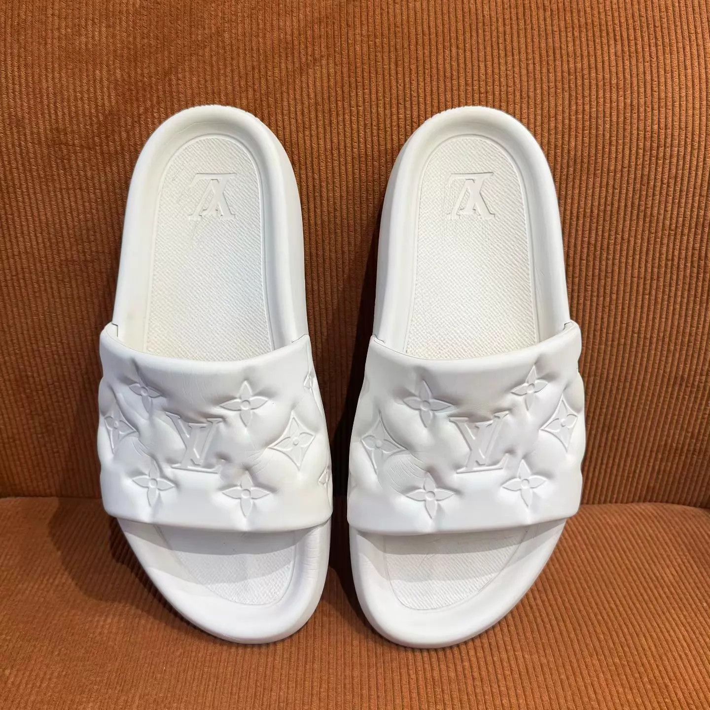 Louis Vuitton LV White Monogram Embossed Slippers UK9/EUR43 Good Condition Size US 10 / EU 43 - 2 Thumbnail
