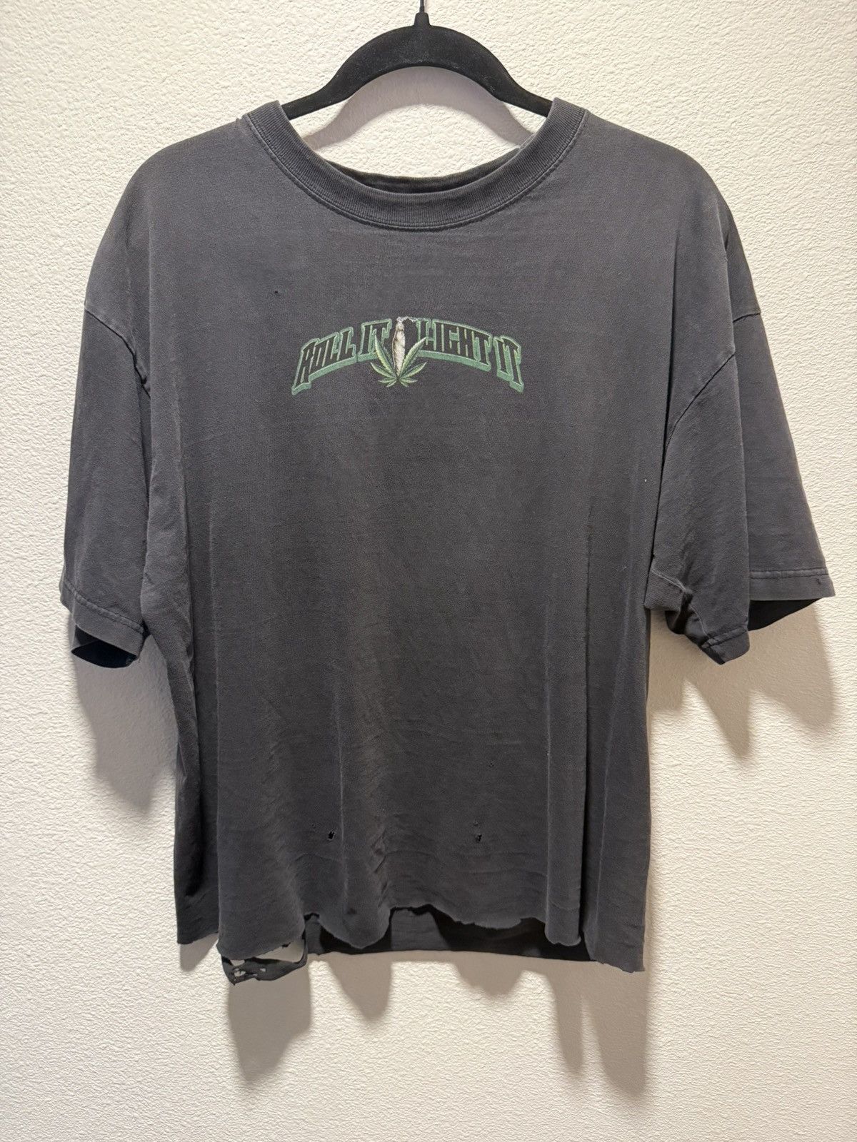 Vintage Roll It Light It Vintage Thrashed Tee Size US XL / EU 56 / 4 - 1 Thumbnail
