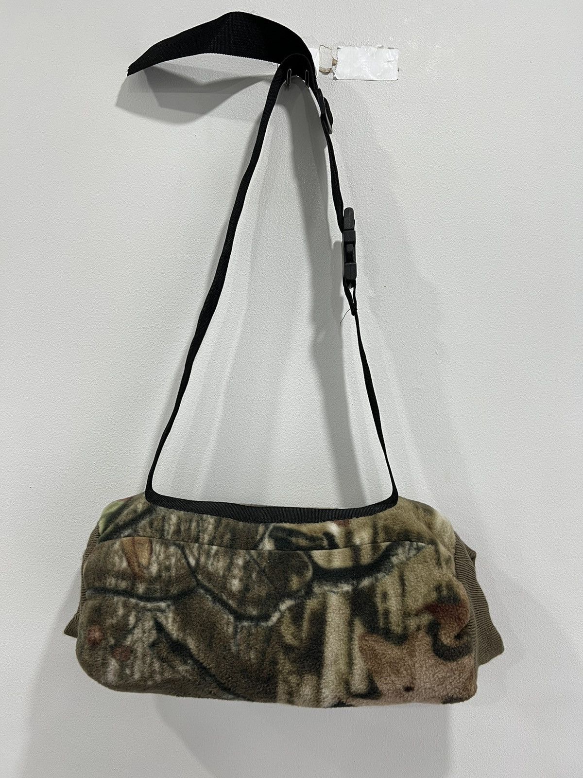 Mossy Oaks Vintage Camo Real Tree Hot Shot Hand Muff Warmer jacket Size ONE SIZE - 1 Thumbnail